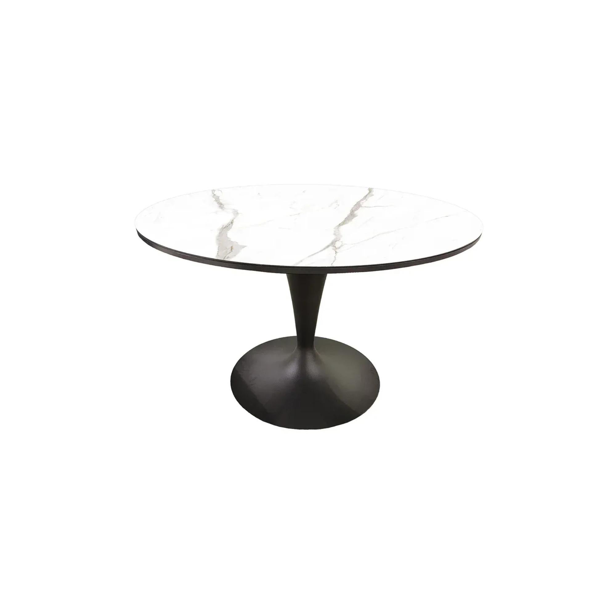Sole Dining Table